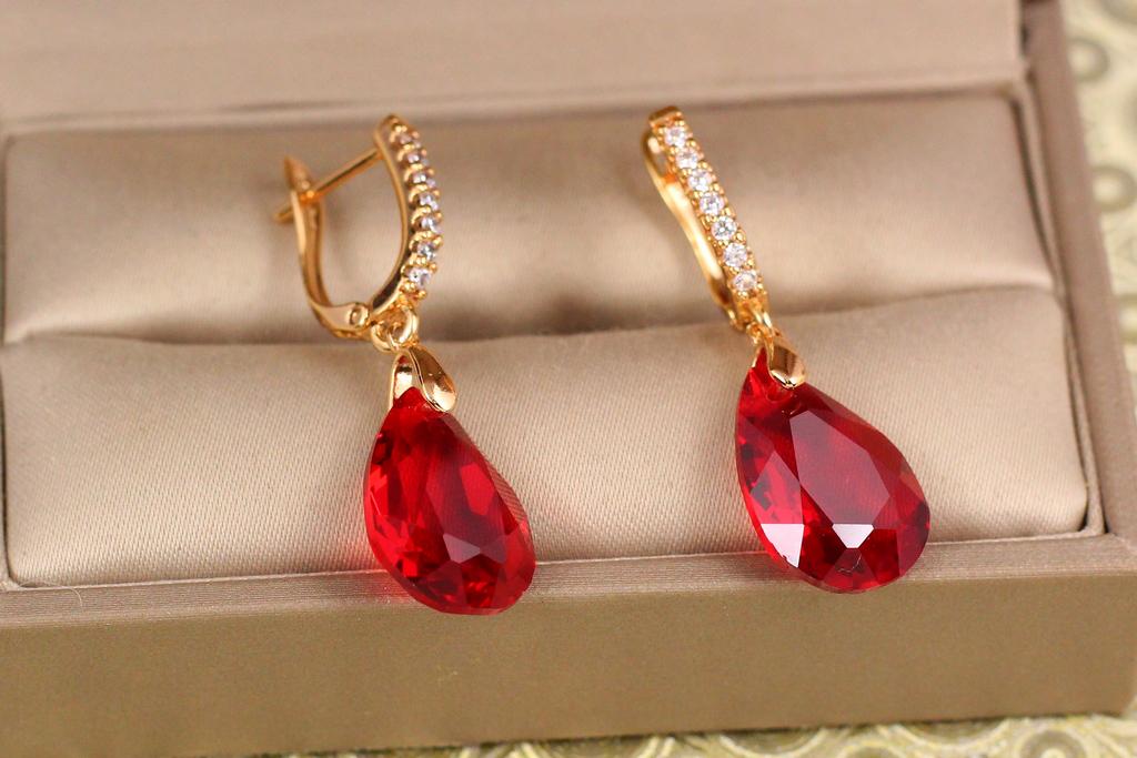 Серьги подвески Xuping Jewelry Большая капля с красным камнем Сваровски 3,4 см Золотистый (31936720)