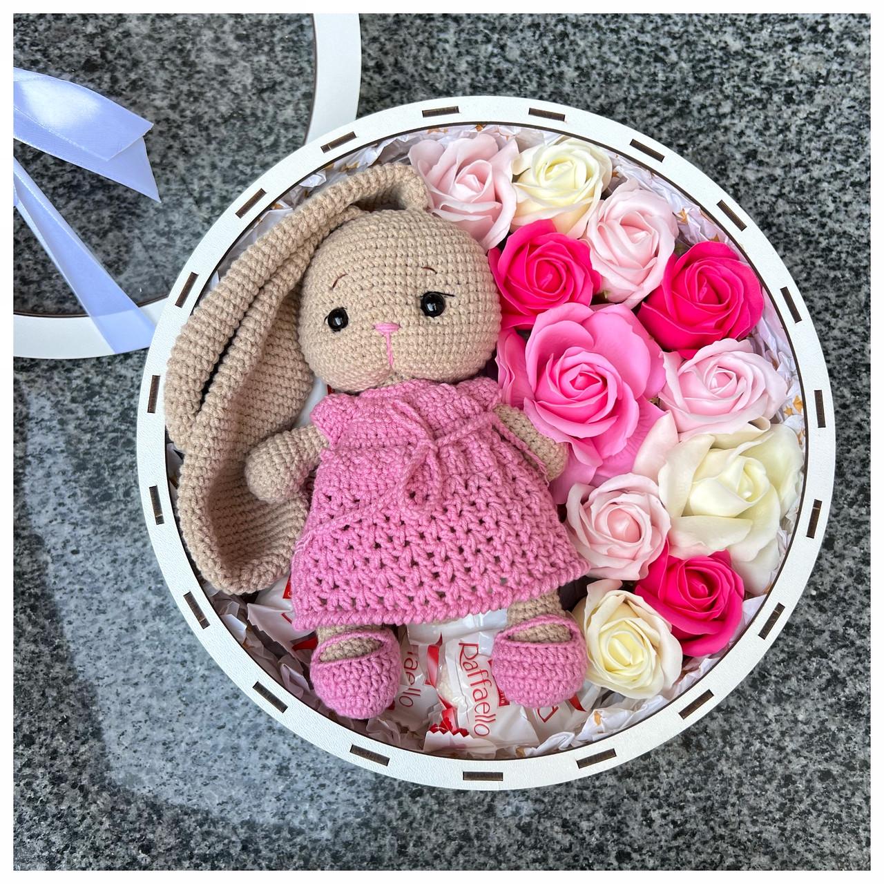 Подарунковий бокс з іграшкою та солодощами на день народження Рожевий - фото 5 Подарунковий бокс з іграшкою та солодощами на день народження Рожевий - фото 5