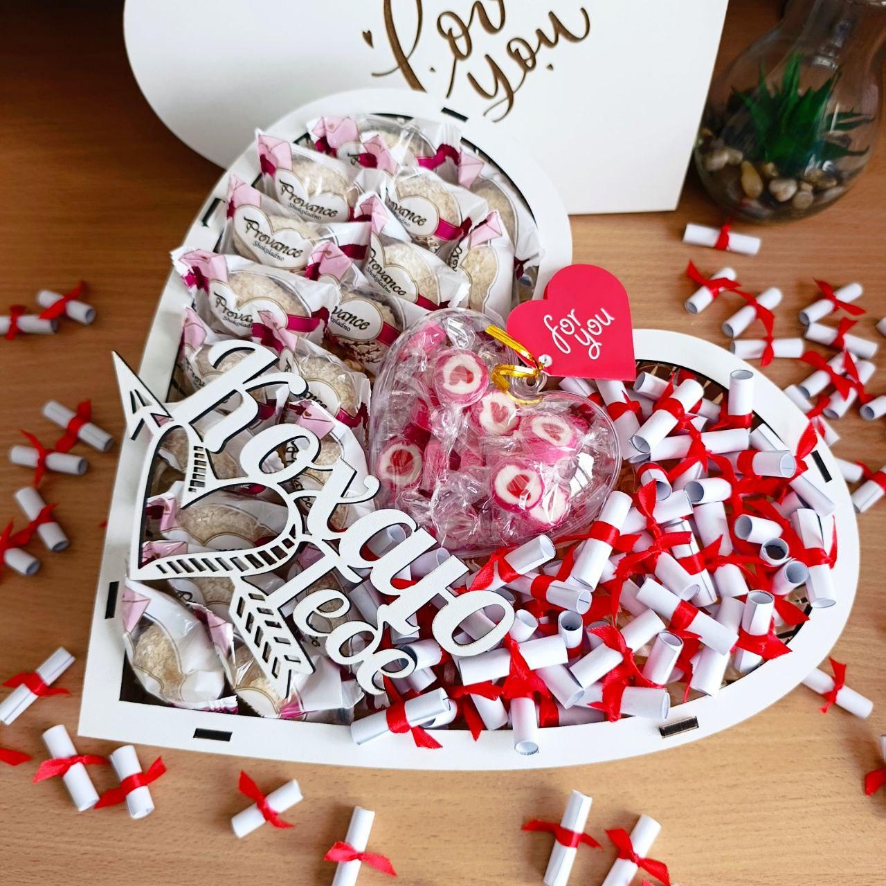 Бокс з цукерками та 101 причиною чому я тебе кохаю для дівчини на новий рік день закоханих 8 березня та день народження (ar371) Бокс з цукерками та 101 причиною чому я тебе кохаю для дівчини на новий рік день закоханих 8 березня та день народження (ar371)