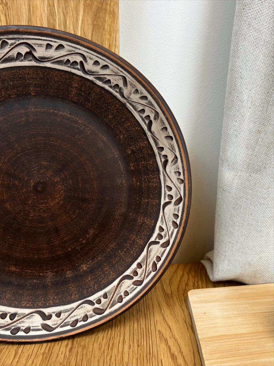 Тарілка керамічна глиняна різьблена ангоб 21 см (3001-4) - фото 2