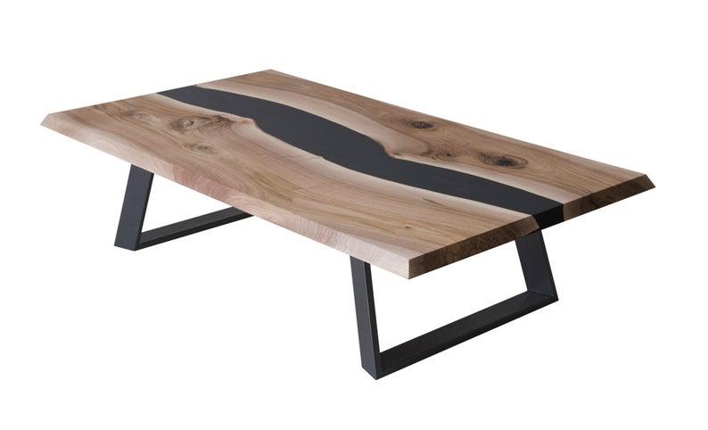 Стіл журнальний річка Детройт дизайнерський з чорної епоксидної смоли та масиву горіха 800х500х480 мм - фото 7 Стіл журнальний річка Детройт дизайнерський з чорної епоксидної смоли та масиву горіха 800х500х480 мм - фото 7