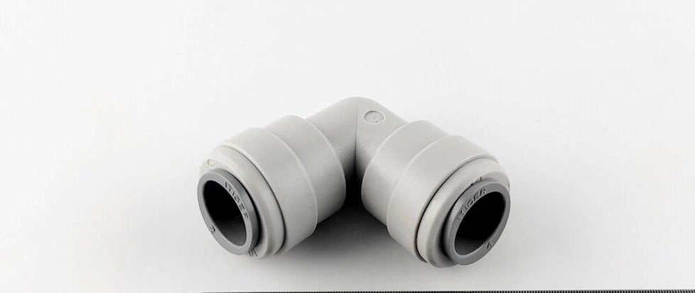 Фитинг угловой 1818-F/8UE8 трубка-трубка 1/2"-1/2" (66778801464)