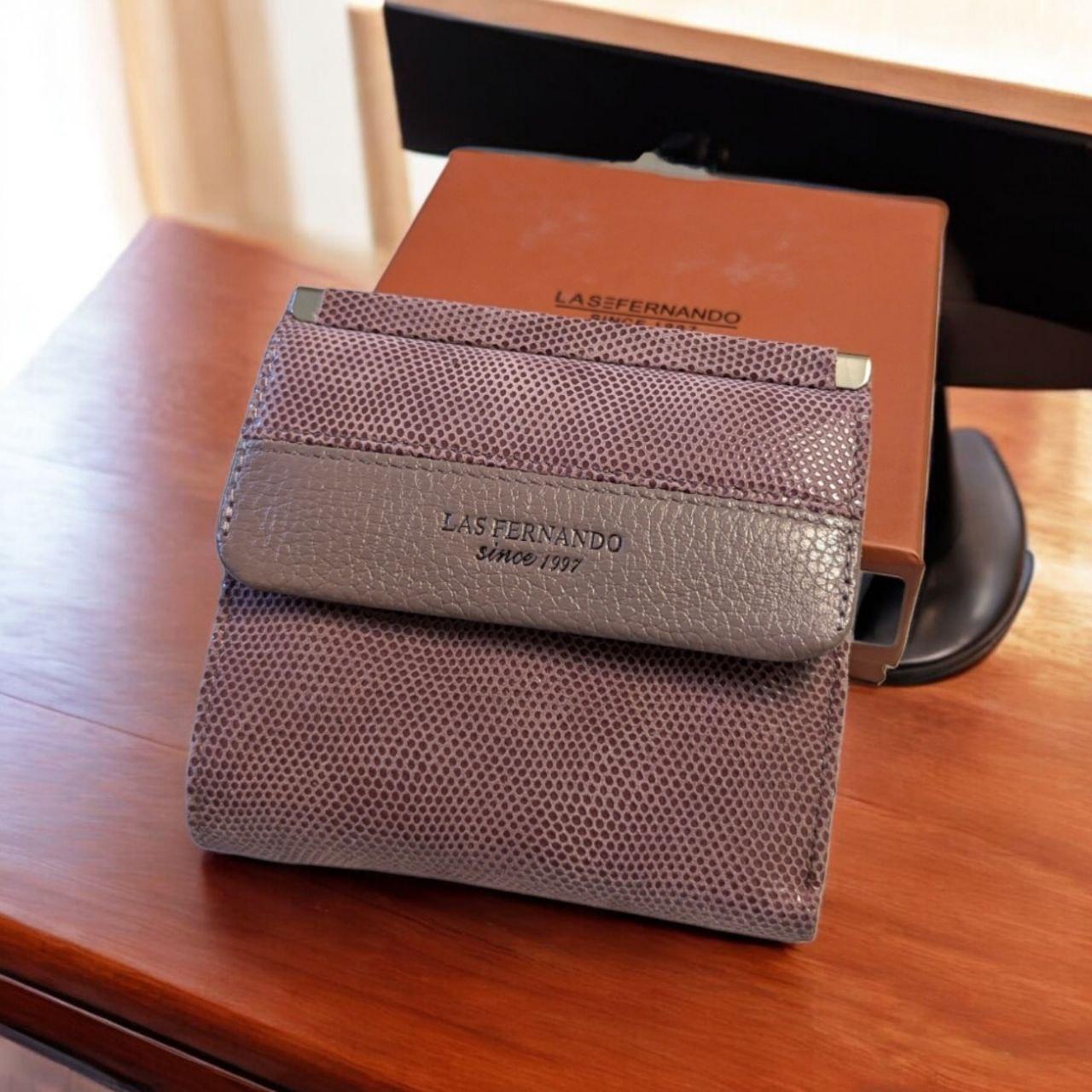 Кошелек женский кожаный на кнопке с отделением для монет Lasefernando 10х10 см Пудровый (209-108) Кошелек женский кожаный на кнопке с отделением для монет Lasefernando 10х10 см Пудровый (209-108)