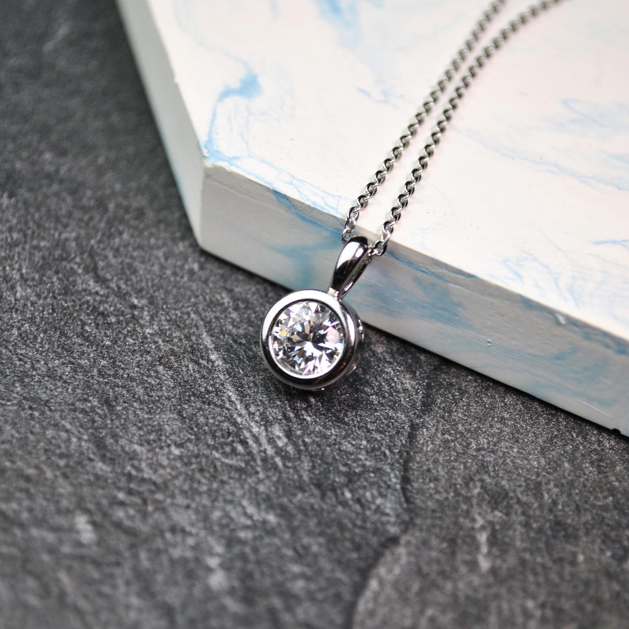 Кулон фианит в оправе 10 мм на цепочке медицинская сталь родий (x219-1)