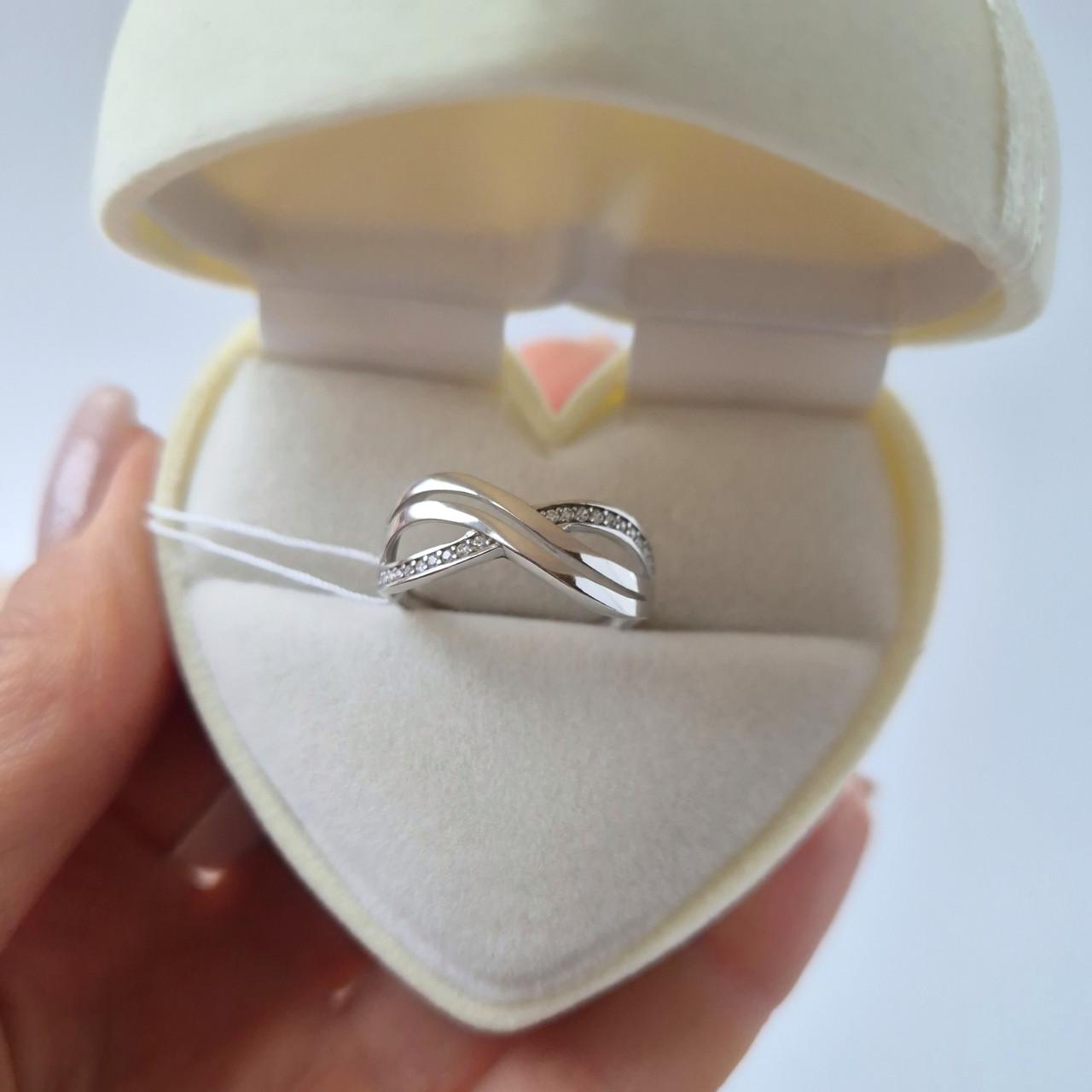 Каблучка з білими каменями нескінченність срібло 925 проби родоване р. 19.0 - фото 3 Каблучка з білими каменями нескінченність срібло 925 проби родоване р. 19.0 - фото 3