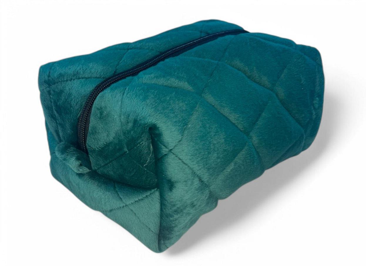 Косметичка плюшевая Melani 21х15х10 см Изумрудный Косметичка плюшевая Melani 21х15х10 см Изумрудный