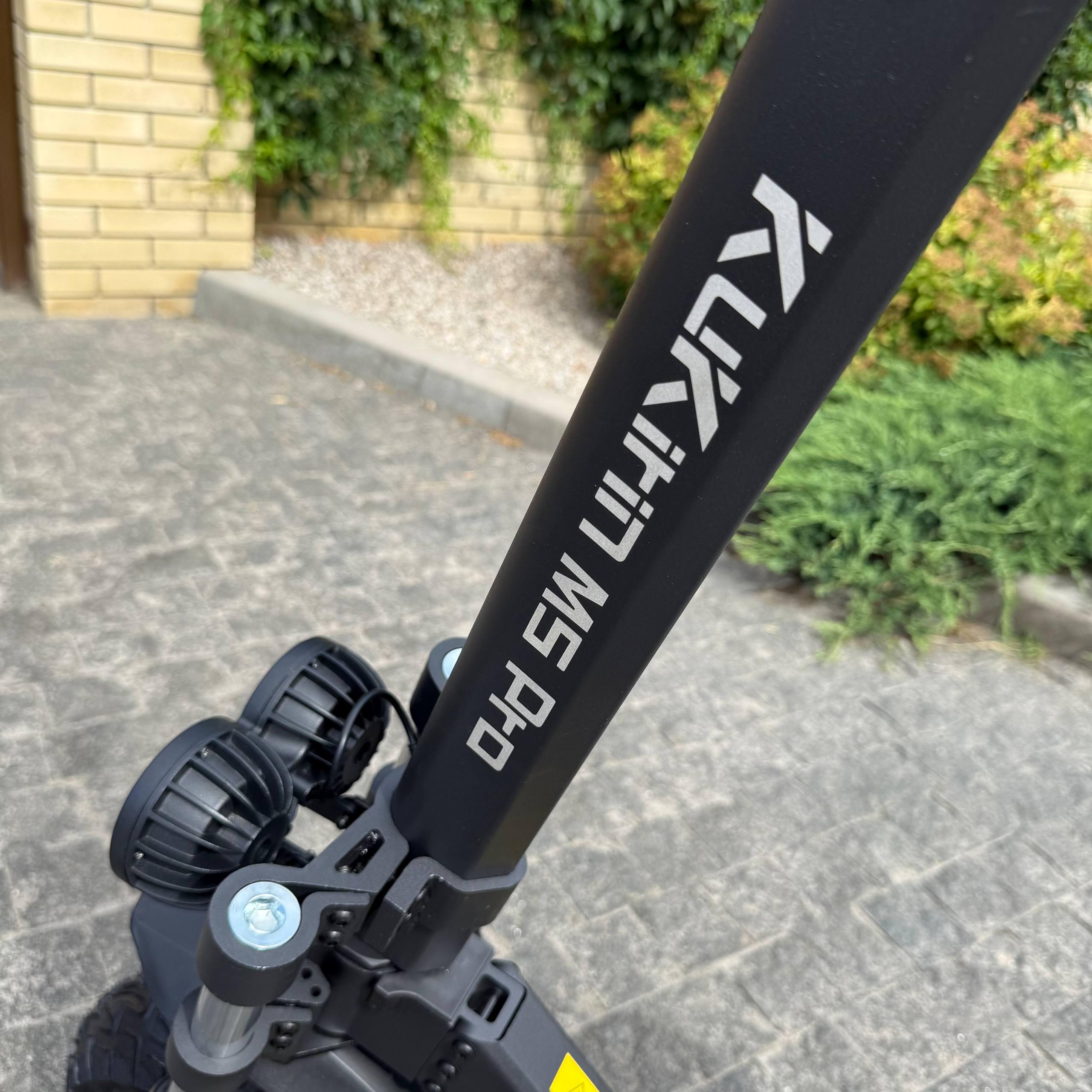 Электросамокат с сиденьем KugooKirin M5 PRO 2000W 26Ah - фото 6 Электросамокат с сиденьем KugooKirin M5 PRO 2000W 26Ah - фото 6