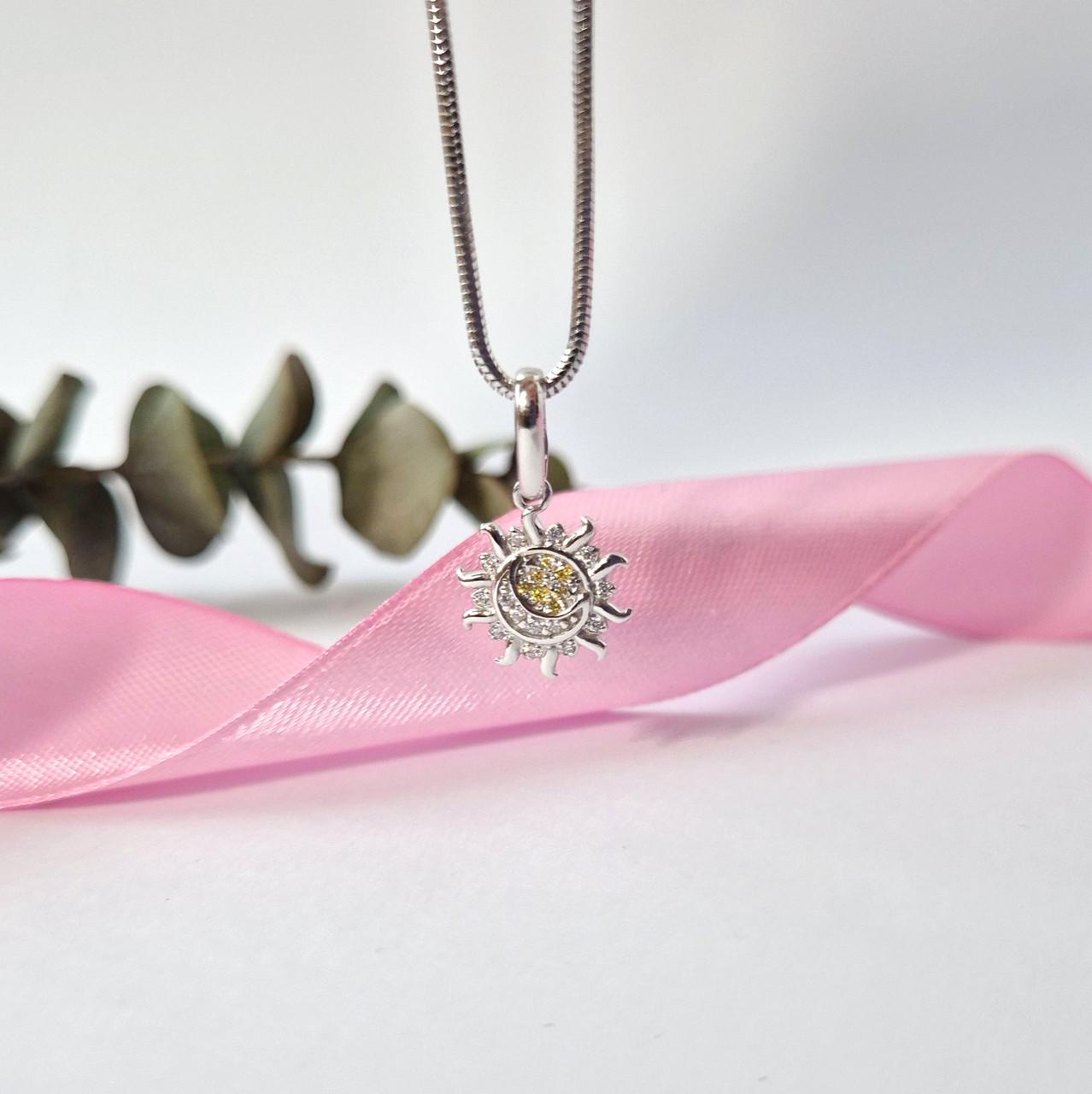 Подвеска божья коровка в камнях серебро 925 пробы родированное 1,00 г (38256р)