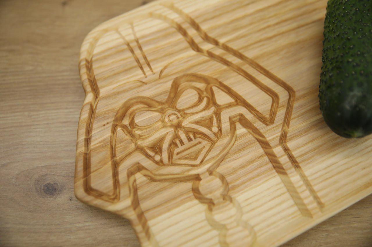 Деревянная доска Дарт Вейдер Дуб 35х20х2 см (WDK-41.2) - фото 2 Деревянная доска Дарт Вейдер Дуб 35х20х2 см (WDK-41.2) - фото 2