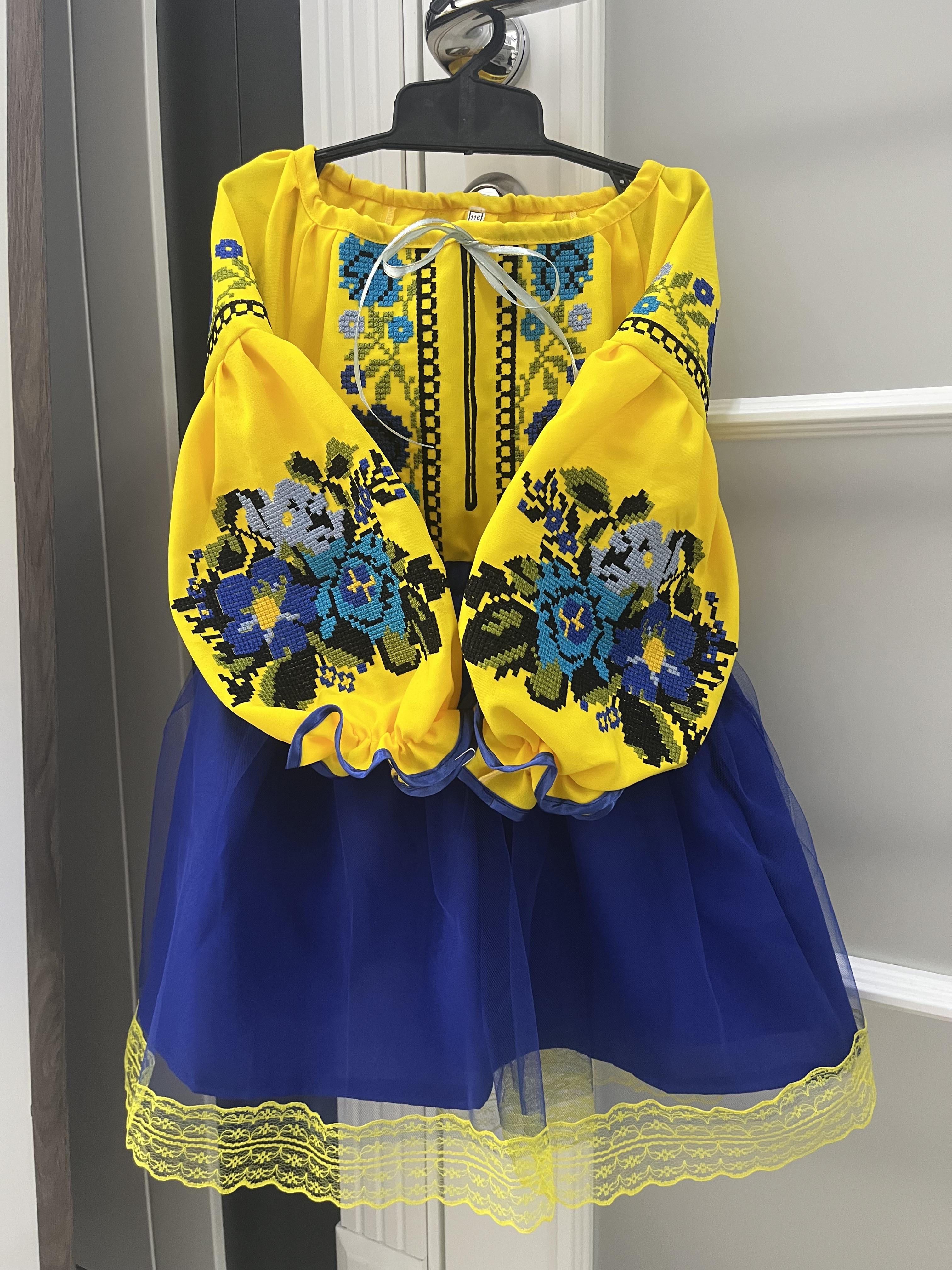 Костюм вишиванка для дівчинки Квітковий 134-140 см Жовто-синій - фото 2 Костюм вишиванка для дівчинки Квітковий 134-140 см Жовто-синій - фото 2