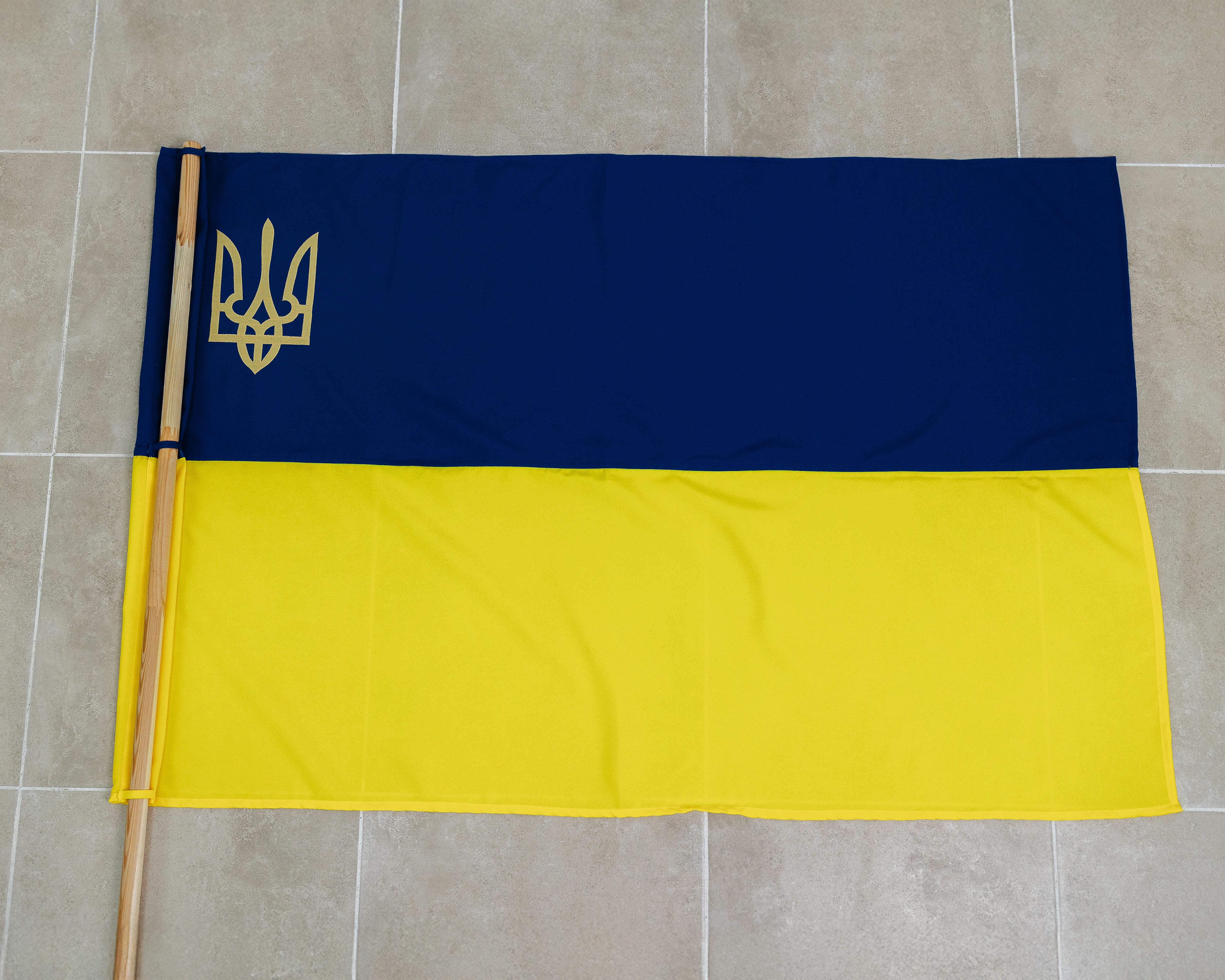 Флаг Украины с Трезубцем с петлями и карманом для крепления 90х140 см (0002374) - фото 4 Флаг Украины с Трезубцем с петлями и карманом для крепления 90х140 см (0002374) - фото 4