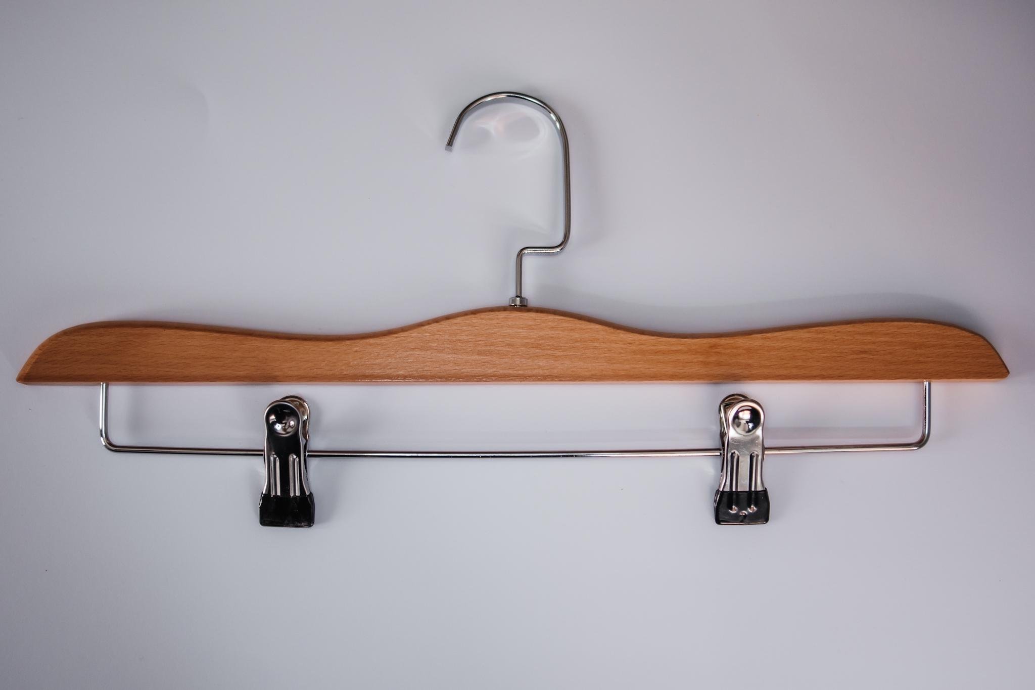 Вешалка LUX костюмная с прищепками лакированная 41 см Вешалка LUX костюмная с прищепками лакированная 41 см