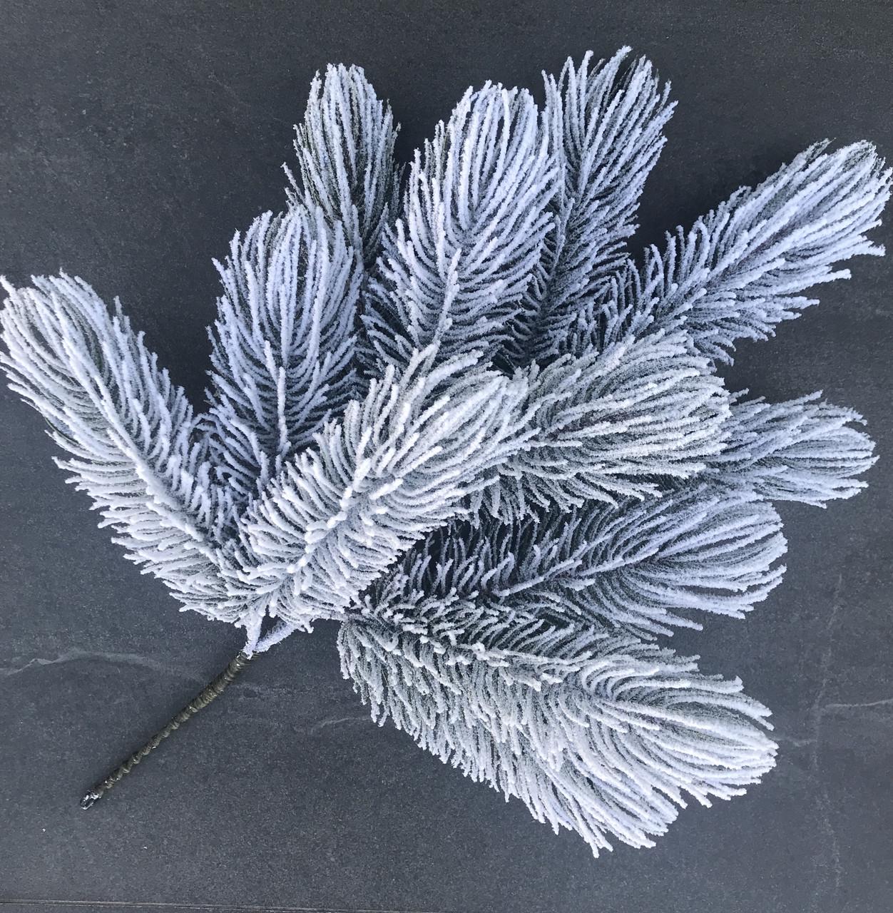 Ветка елки декоративная искусственная хвоя литая SGH Сосна заснеженная 60 см