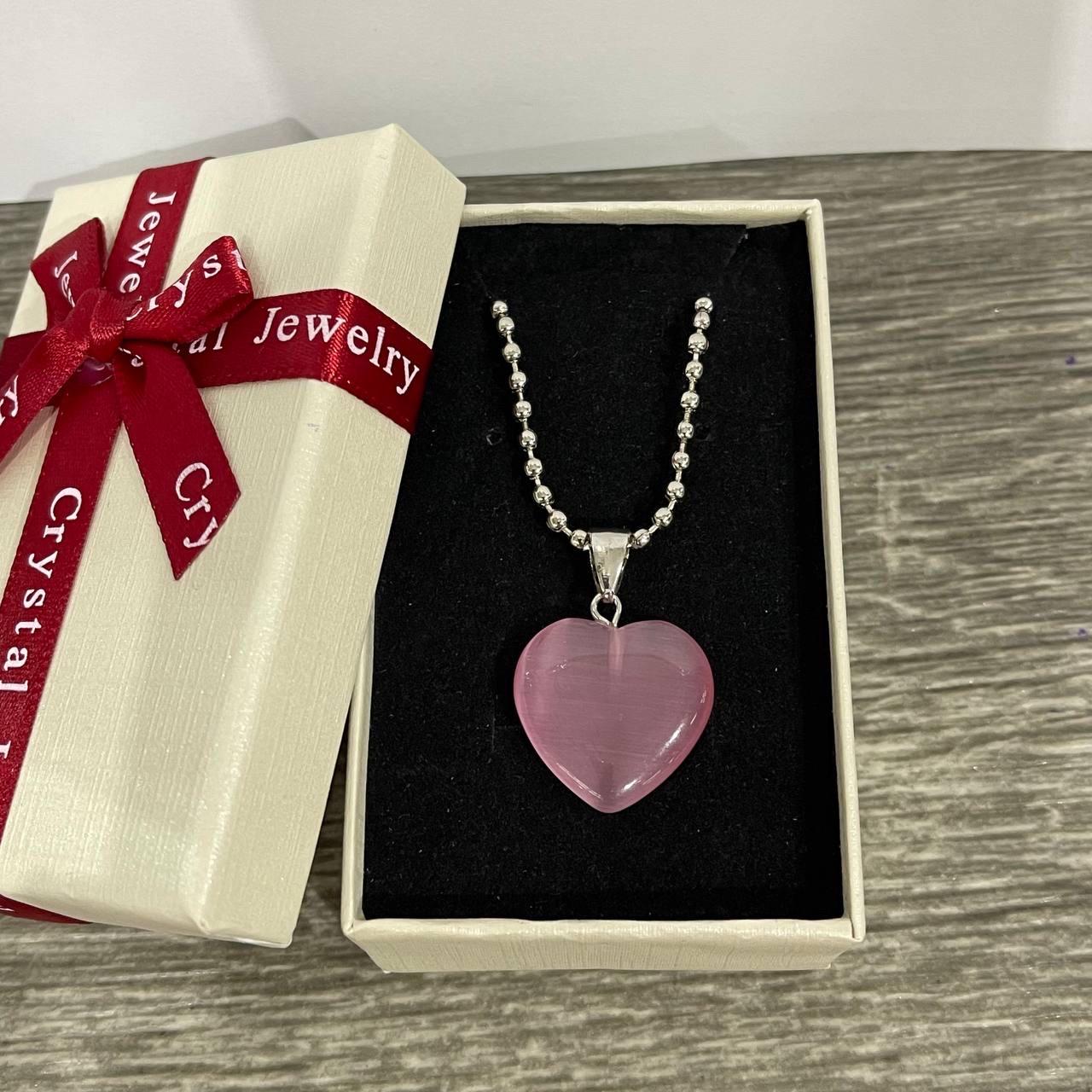 Кулон с натуральным камнем улексит розовый кошачий глаз в форме сердца 19 мм на ювелирной цепочке (2016301821)