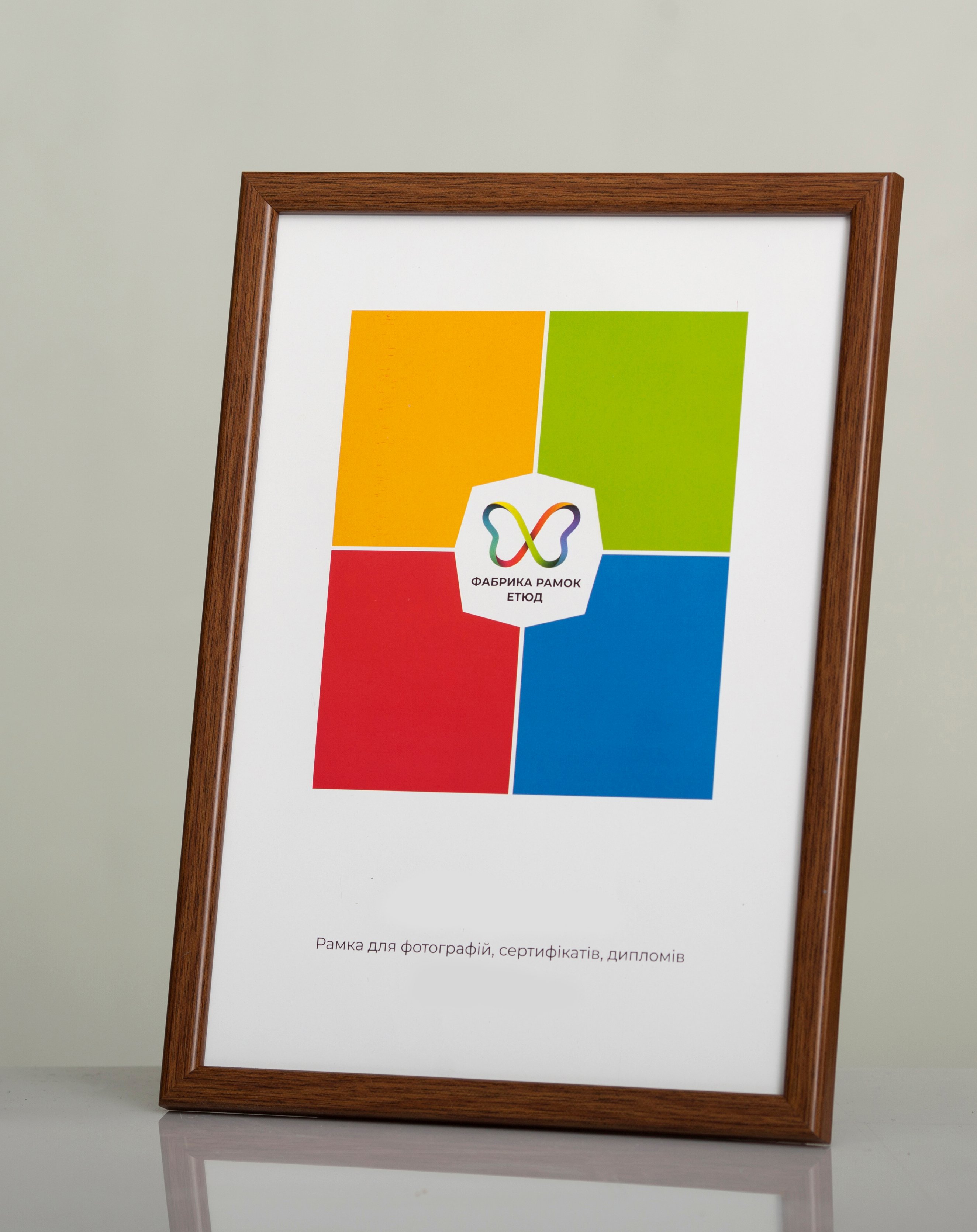 Фоторамка пластиковая 21х30 А4 со стеклом Темно-коричневое дерево (Багет 1414-203)