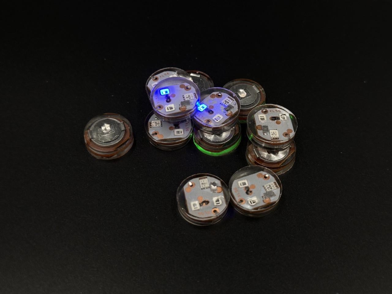 Світлодіоди на батарейках на 3 лампочки в круглому корпусі 17 х 5 мм (AO-15)