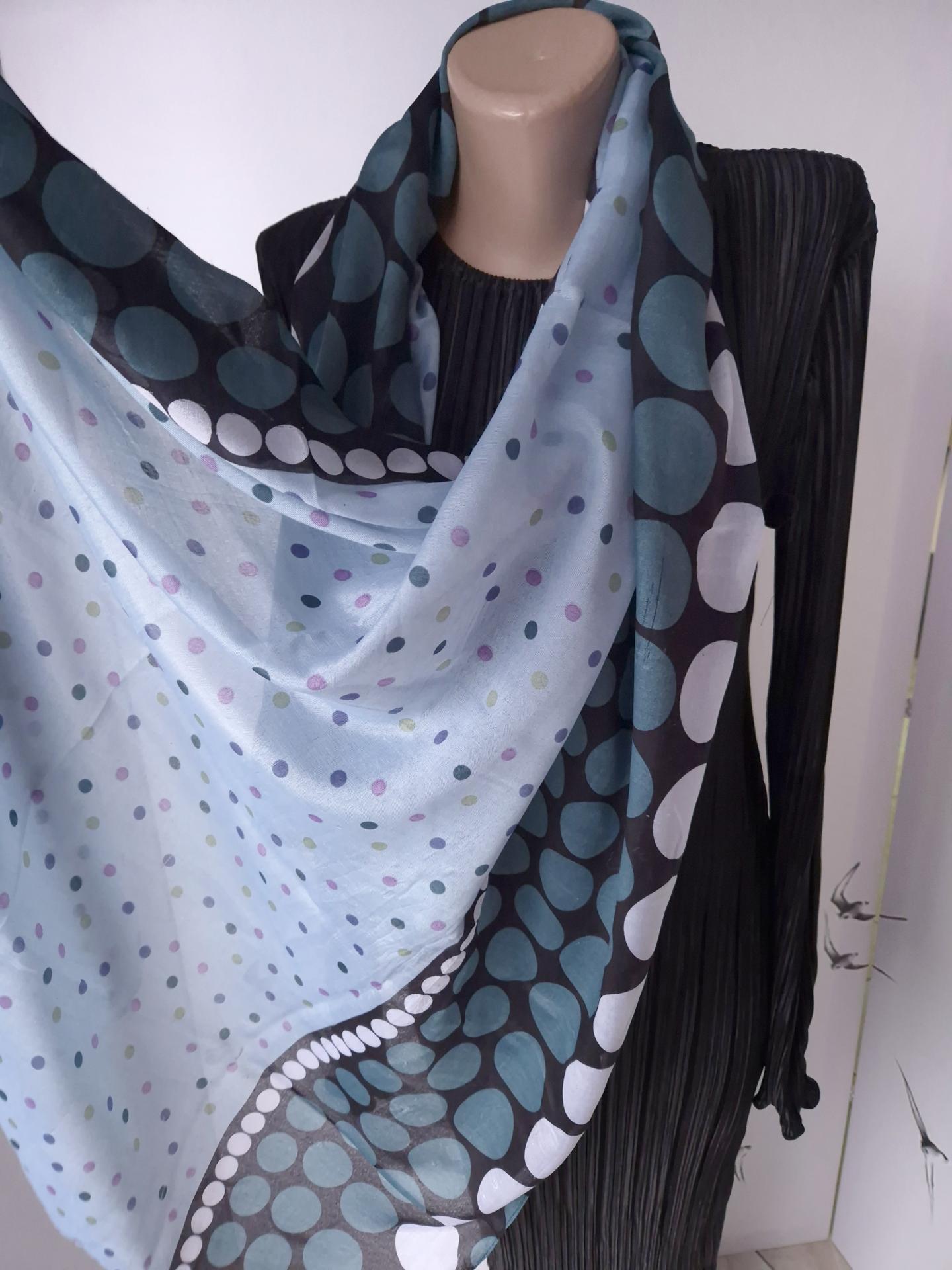 Шарф-палантин жіночий в різнокольорові горошки весна-осінь 172х110 см Блакитний (15081) - фото 9