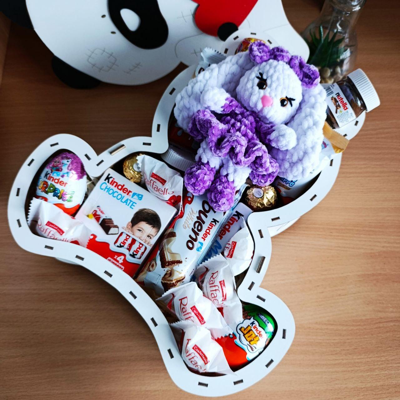 Подарунковий набір солодкий Kinder/Raffaello та іграшка ручної роботи (ar413-1)