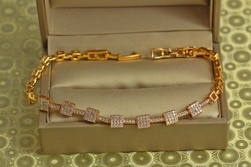 Браслет Xuping Jewelry Семь квадратов 19 см 5 мм Золотистый (31594552)