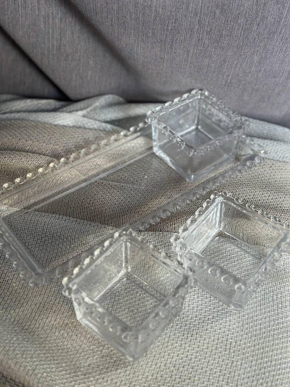 Набор соусниц Olens Прозрачное Сердце на подставке 125 мл 30х12,5х2,5 см 4 пр. Прозрачный (01-025) - фото 2 Набор соусниц Olens Прозрачное Сердце на подставке 125 мл 30х12,5х2,5 см 4 пр. Прозрачный (01-025) - фото 2