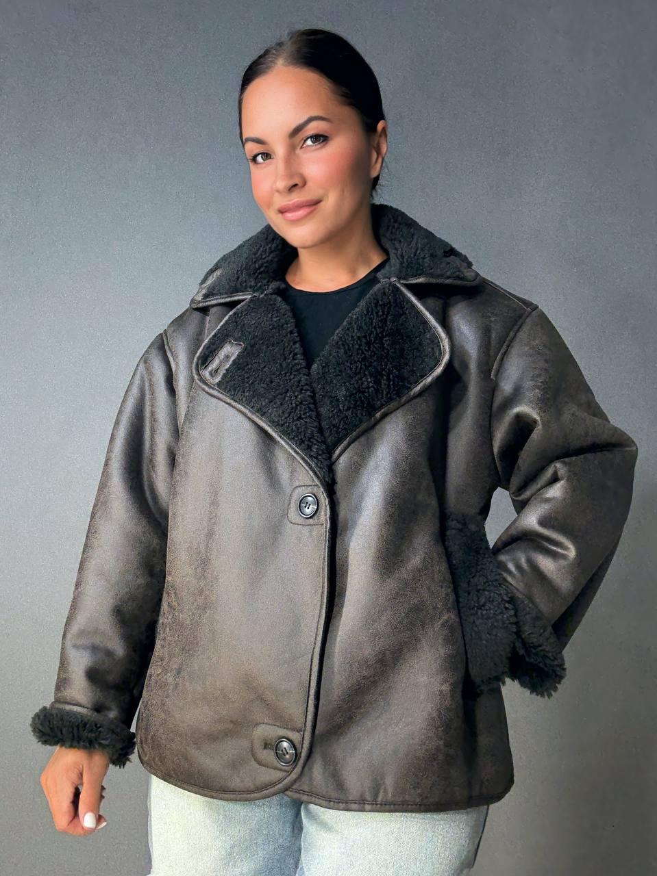 Дубленка женская Aftf Basic 242 с темным мехом на пуговицах S Коричневый (5022) - фото 9 Дубленка женская Aftf Basic 242 с темным мехом на пуговицах S Коричневый (5022) - фото 9