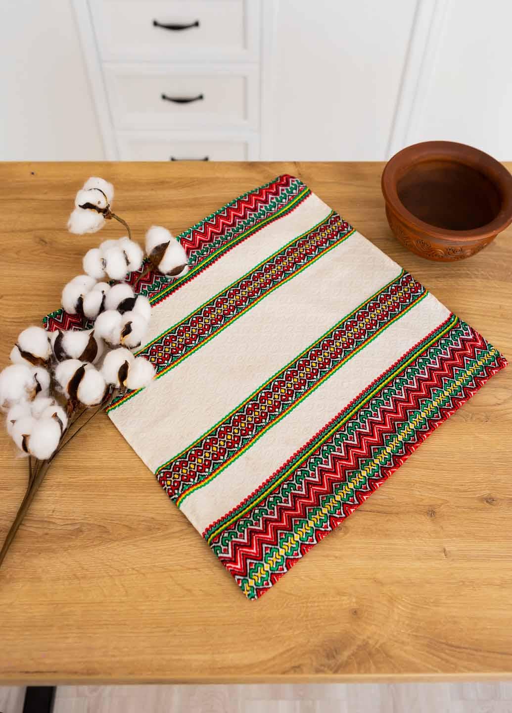 Салфетка вышитая с украинским орнаментом 37х37 см (рнд1-11-37)