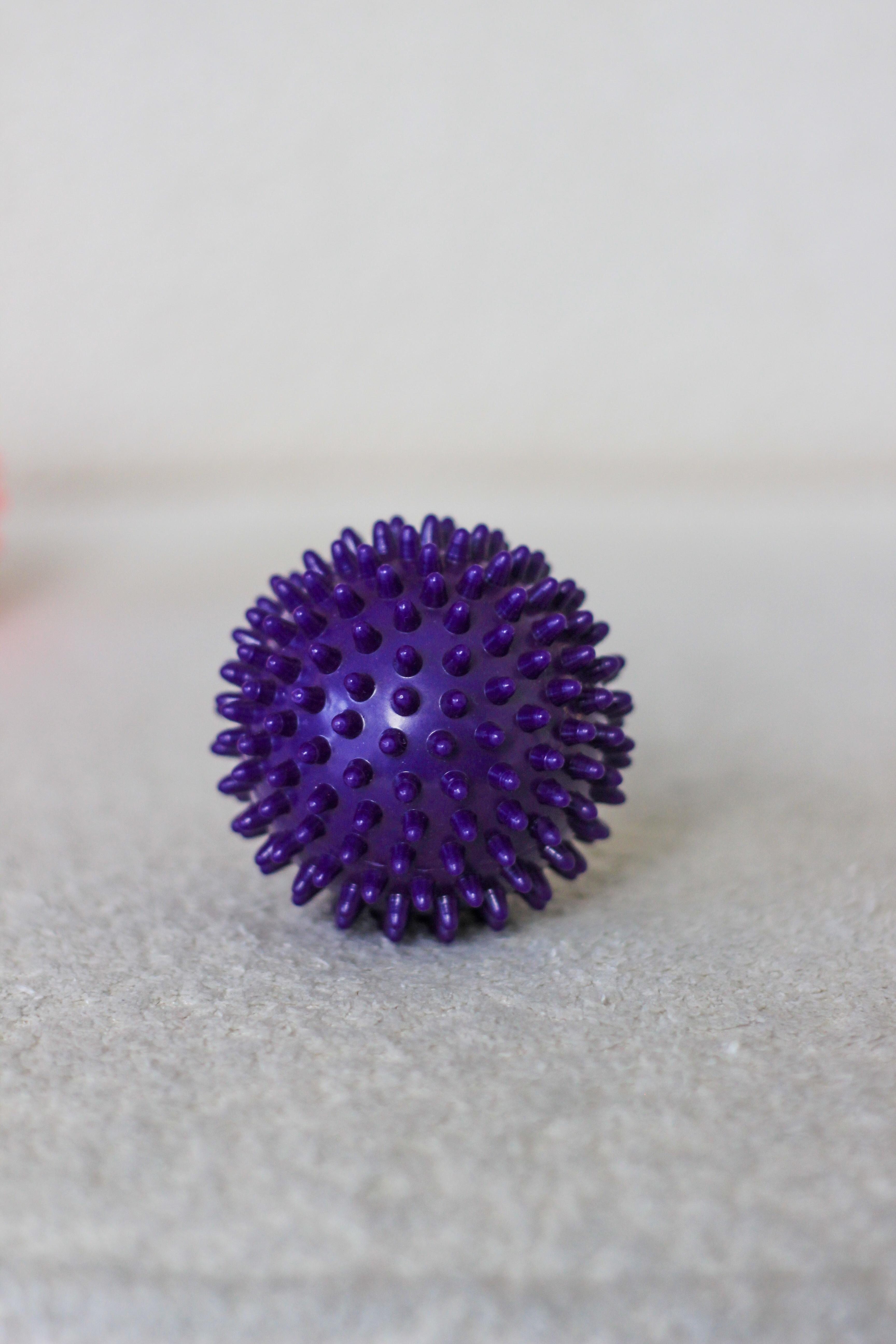 Масажний м'яч з шипами 7 см (ММ1) - фото 2 Масажний м'яч з шипами 7 см (ММ1) - фото 2