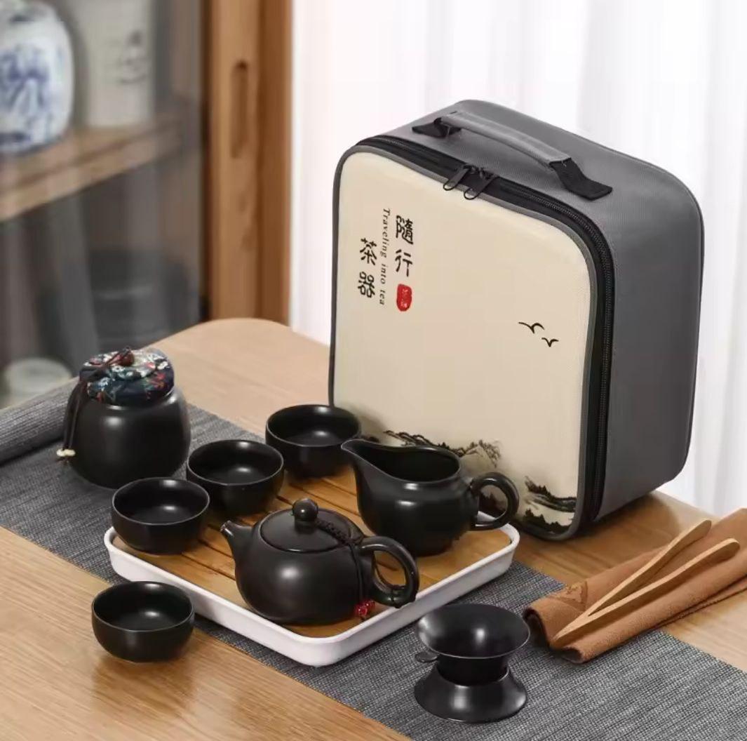 Набір чайний портативний для 4 персон порцеляновий 10 пр. Чорний (650245) - фото 1 Набір чайний портативний для 4 персон порцеляновий 10 пр. Чорний (650245) - фото 1