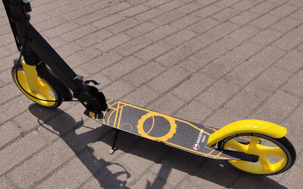 Самокат Maraton RIDER 2021 с фонариком Желтый - фото 3 Самокат Maraton RIDER 2021 с фонариком Желтый - фото 3