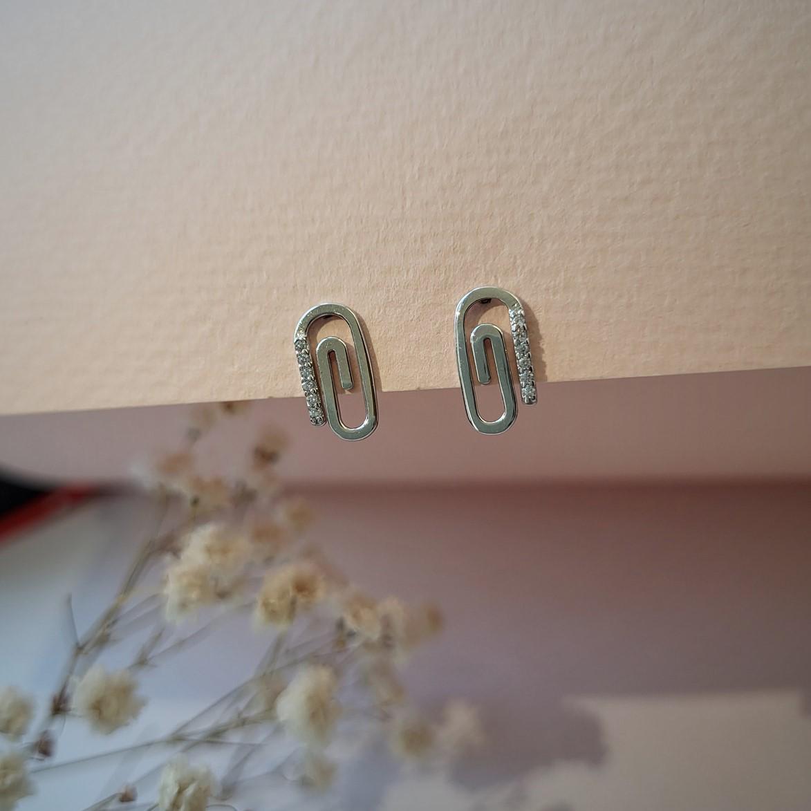 Серьги Скрепки с белыми камнями покрыто родием из серебра 925 проба 0,92 г (1230)