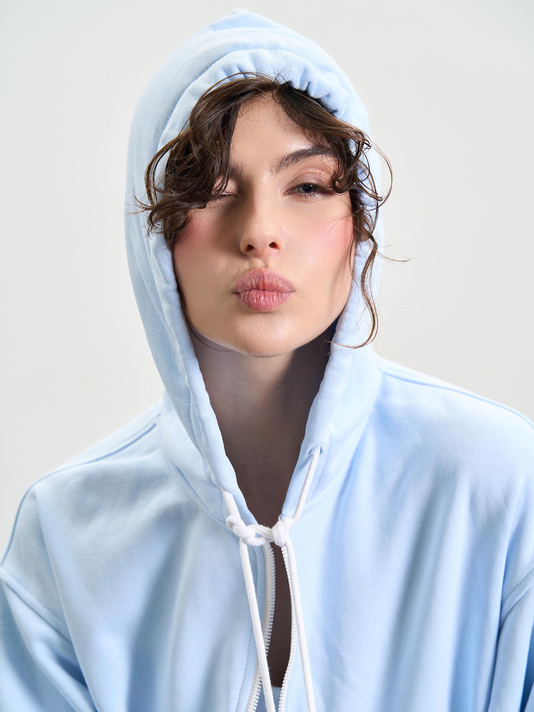 Зип-худи женское утепленное со спущенным плечом ROZA 240427 L Морозный голубой (4824005711329) - фото 4 Зип-худи женское утепленное со спущенным плечом ROZA 240427 L Морозный голубой (4824005711329) - фото 4