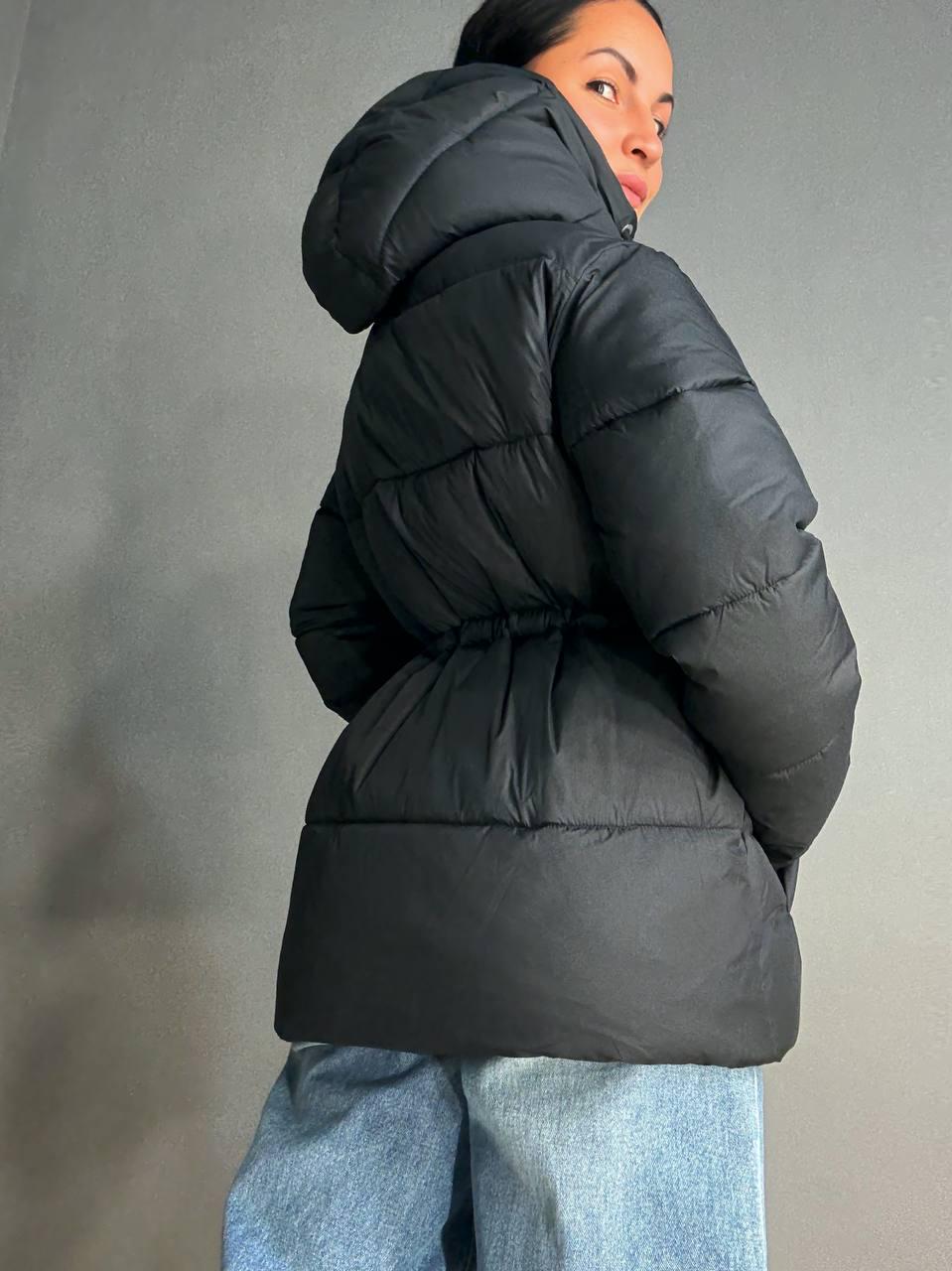 Куртка жіноча A-N 9020-1 подовжена з капюшоном і затяжкою талії р. 46 Чорний - фото 3 Куртка жіноча A-N 9020-1 подовжена з капюшоном і затяжкою талії р. 46 Чорний - фото 3