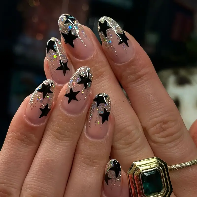 Ногти накладные френч Звезды с блестками овал средней длины с клеевыми стиками 24 шт. Серебристый с черным (3000003696) - фото 4 Ногти накладные френч Звезды с блестками овал средней длины с клеевыми стиками 24 шт. Серебристый с черным (3000003696) - фото 4