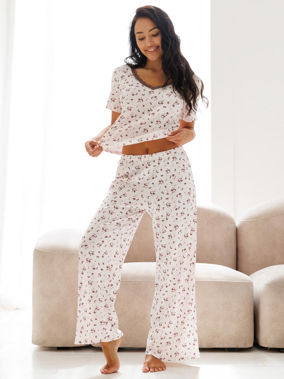 Піжама жіноча Roksana бавовняна з дрібним принтом футболка/штани XXL Білий (1877/42473) Піжама жіноча Roksana бавовняна з дрібним принтом футболка/штани XXL Білий (1877/42473)