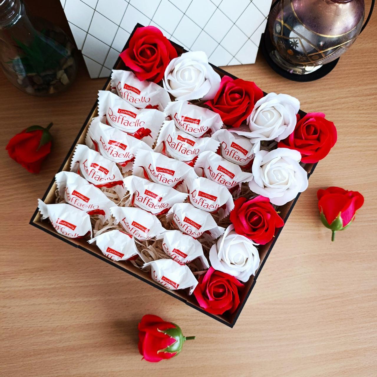 Бокс з солодощами та трояндами для дівчини на день закоханих/8 березня/день народження (ar250) Бокс з солодощами та трояндами для дівчини на день закоханих/8 березня/день народження (ar250)