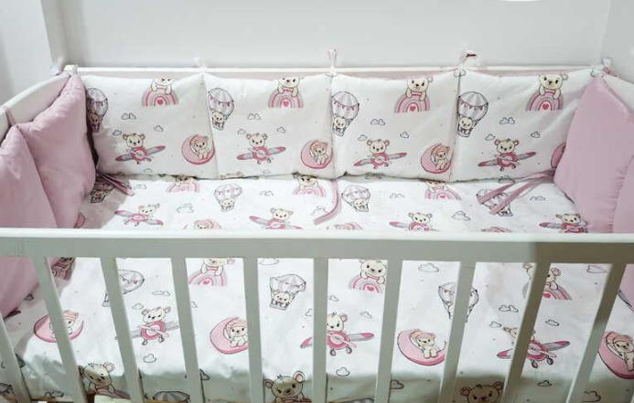 Бортики-подушки в детскую кроватку Bimbo Медвежонок 120х30 см (61143) Бортики-подушки в детскую кроватку Bimbo Медвежонок 120х30 см (61143)