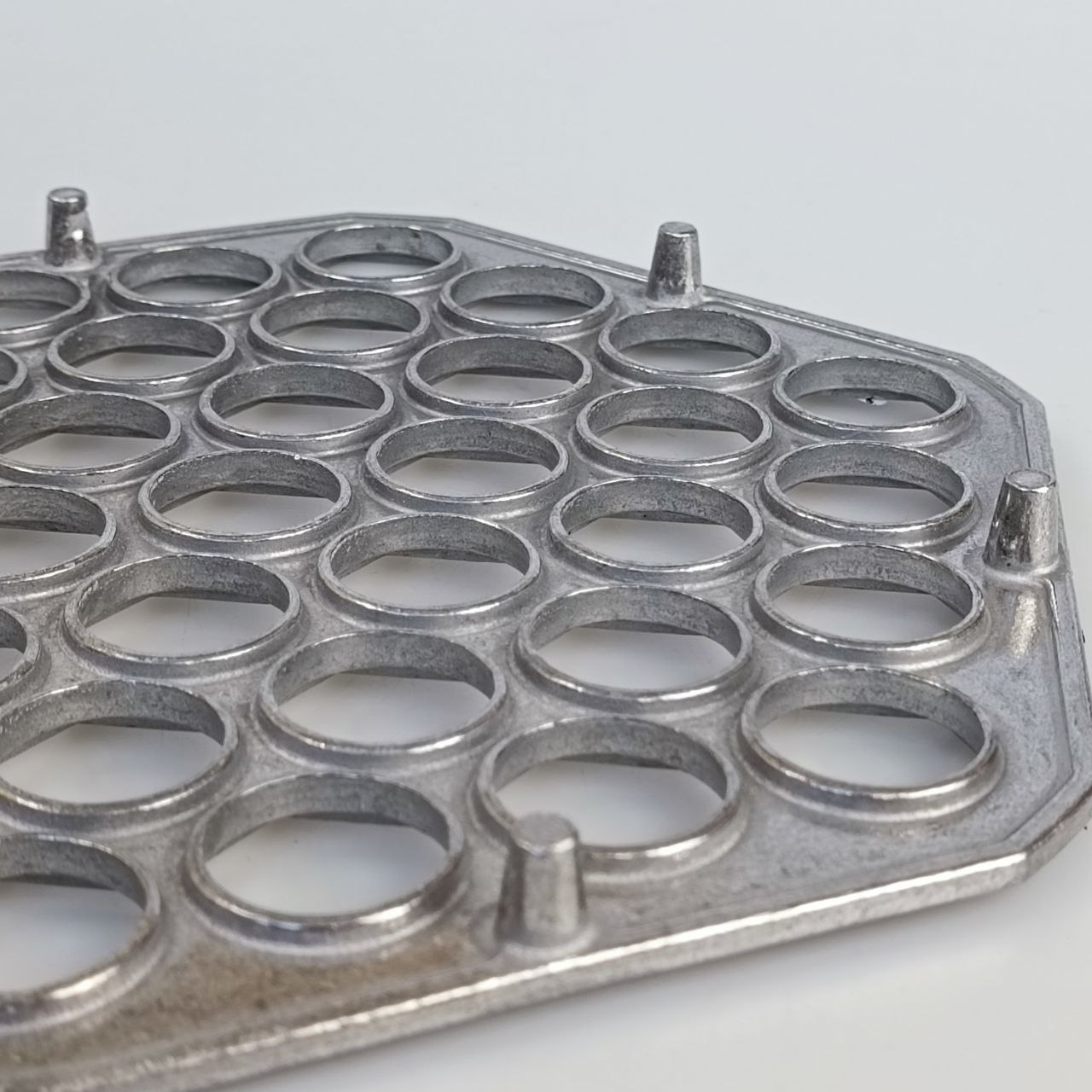 Форма для изготовления пельменей металлическая 25 см (44465) - фото 4 Форма для изготовления пельменей металлическая 25 см (44465) - фото 4