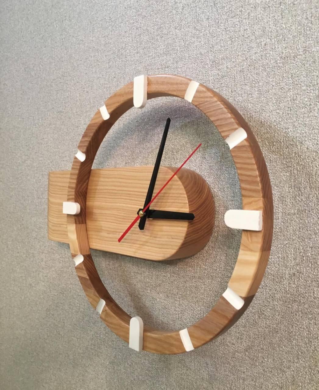 Годинник настінний безшумний з натурального ясеня ручна робота d 300 мм (CL-001) - фото 2 Годинник настінний безшумний з натурального ясеня ручна робота d 300 мм (CL-001) - фото 2
