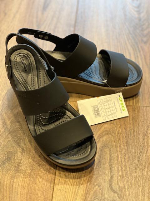 Босоножки Crocs Brooklyn Low р. W8/EUR 38-39 Black/Mushroom (12540478) - фото 7