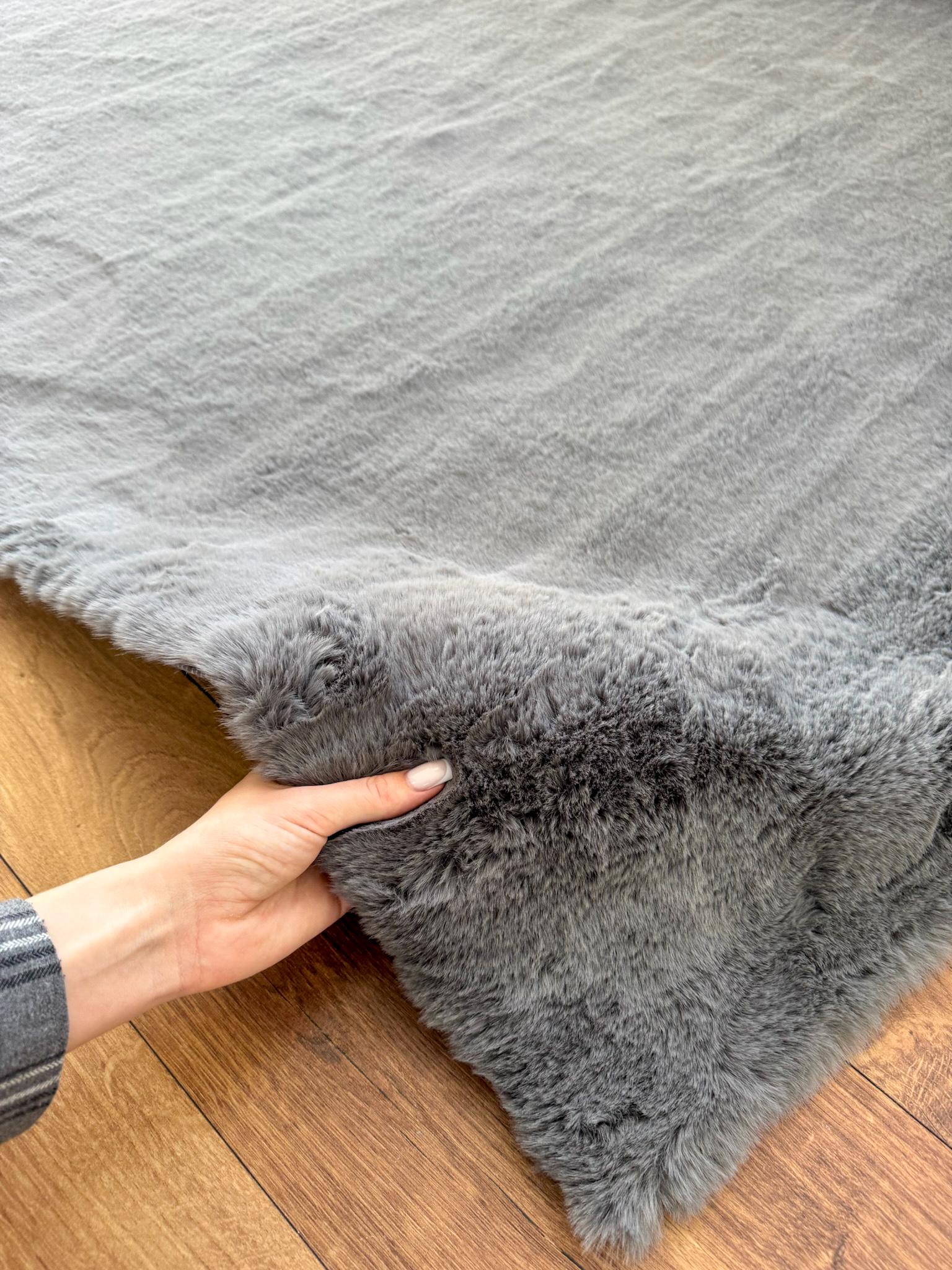 Килим прямокутний зі штучного хутра кролика 60х110 см Графітовий - фото 3 Килим прямокутний зі штучного хутра кролика 60х110 см Графітовий - фото 3