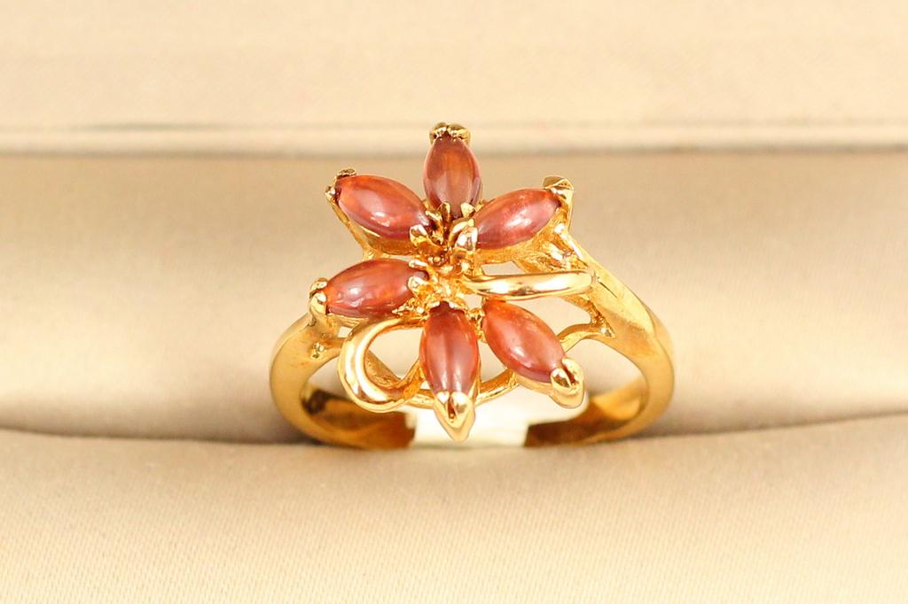 Кольцо шесть камней с натуральным гранатом р. 17 Золотистый (29878458)