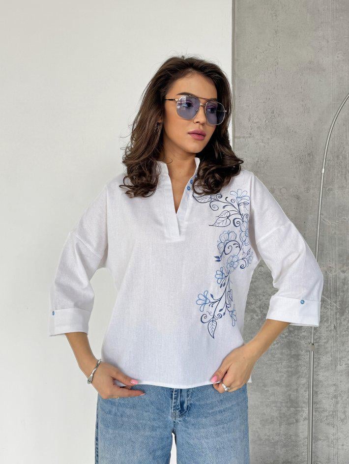 Блуза жіноча Innoe 230115-12 з флористичною вишивкою збоку р. 48-50 Білий (34185774)