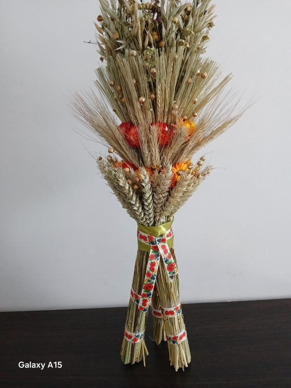 Дидух рождественский из колосья пшеницы/льна и овса на трех ножках 50-55 см с лентой вышиванкой Белый (2822836732) - фото 5