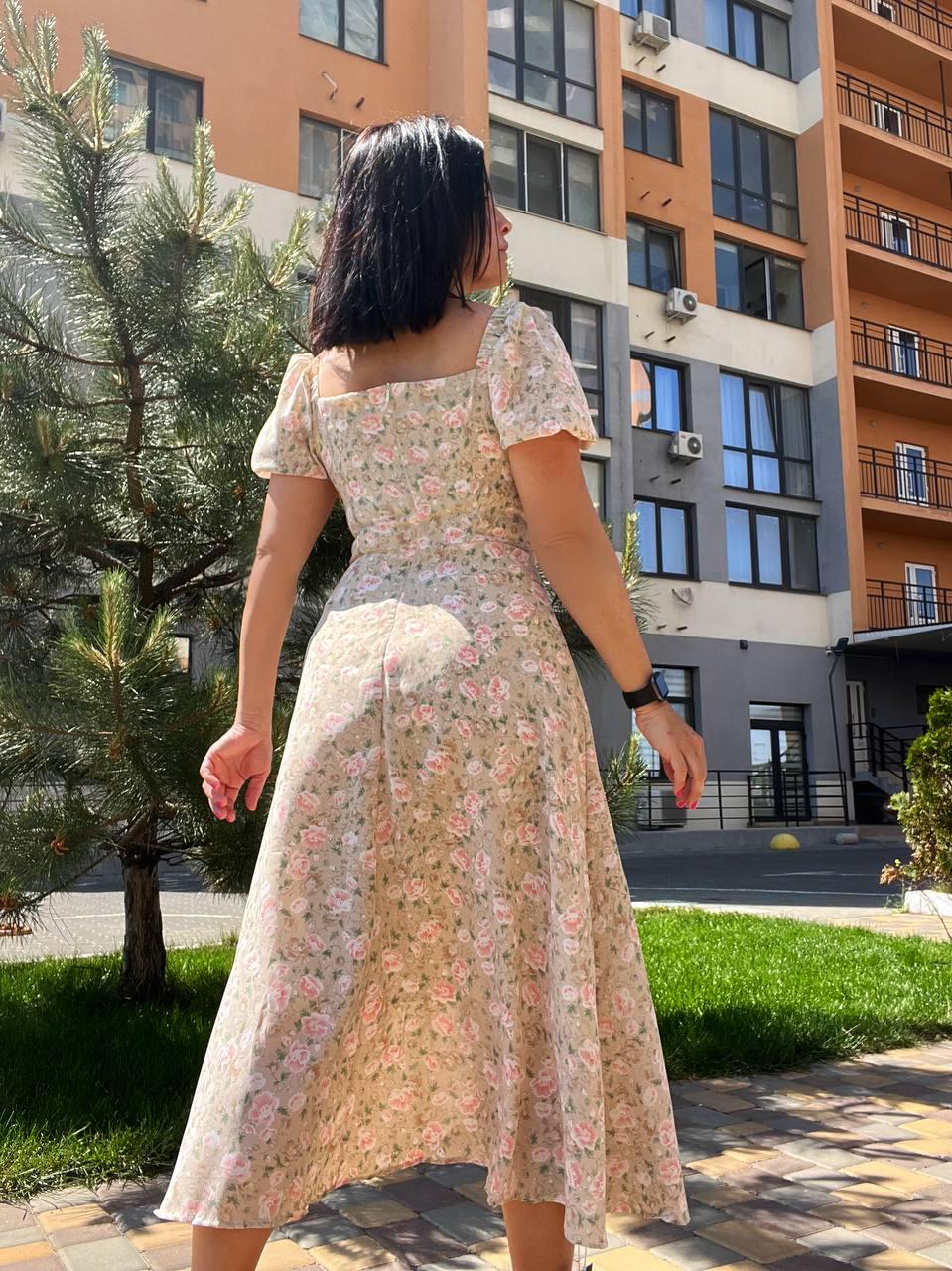 Платье женское летнее A-N 2669 цветочный принт разрез шнурок на груди длинное M Бежевый (2046) - фото 5 Платье женское летнее A-N 2669 цветочный принт разрез шнурок на груди длинное M Бежевый (2046) - фото 5