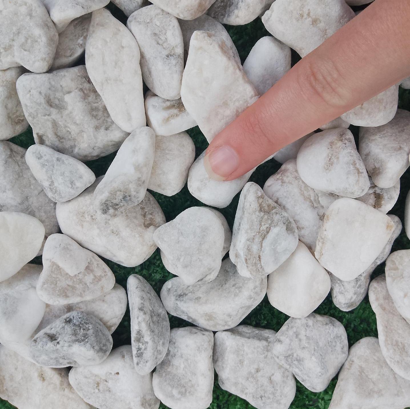 Галька Мраморная 20-40 мм 5 кг Бело - серый (13886455) - фото 2 Галька Мраморная 20-40 мм 5 кг Бело - серый (13886455) - фото 2