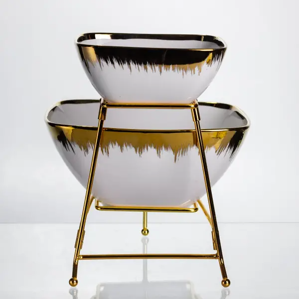 Фруктовница фарфоровая на 2 яруса на металлической подставке 31х23х25 см Белый/Золотой - фото 6 Фруктовница фарфоровая на 2 яруса на металлической подставке 31х23х25 см Белый/Золотой - фото 6