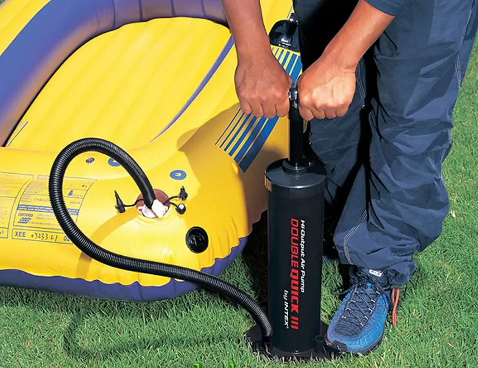 Насос ручной для надувания Intex 68615 с переходниками-насадками 3,3 л 48 см Черный (10966735) - фото 3 Насос ручной для надувания Intex 68615 с переходниками-насадками 3,3 л 48 см Черный (10966735) - фото 3