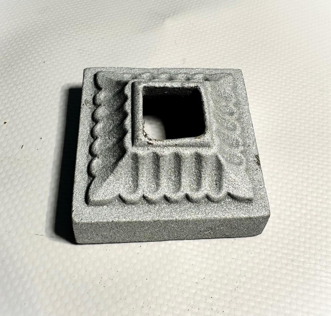 Ковпак-накладка декоративна чавунна оцинкована для маскування місця кріплення до монтажної поверхні 14x14 мм (FOC52Z) - фото 4 Ковпак-накладка декоративна чавунна оцинкована для маскування місця кріплення до монтажної поверхні 14x14 мм (FOC52Z) - фото 4