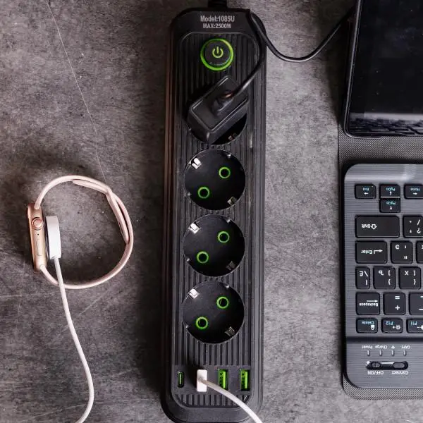 Фильтр-удлинитель сетевой EURO 4 розетки 3 USB и с быстрой зарядкой 2,8 м Черный (147-107- HP-5-13MF) - фото 2 Фильтр-удлинитель сетевой EURO 4 розетки 3 USB и с быстрой зарядкой 2,8 м Черный (147-107- HP-5-13MF) - фото 2