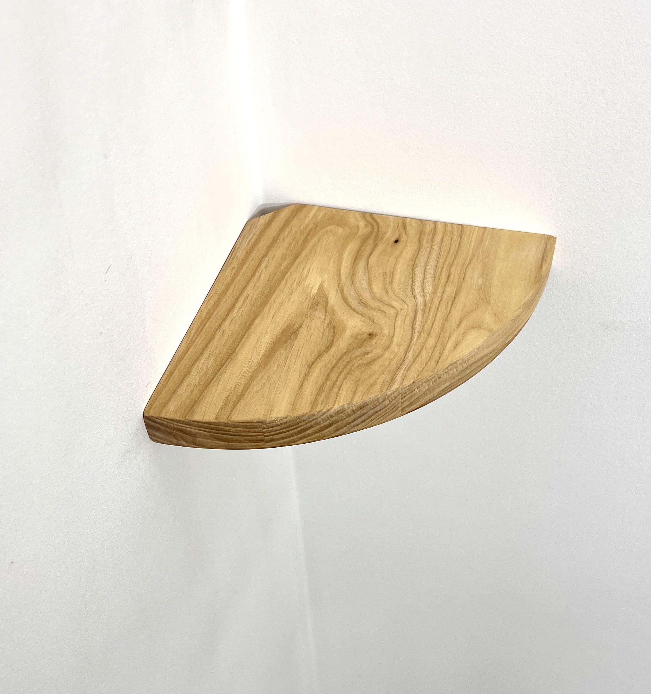 Полка угловая настенная скрытого монтажа ⌀22 см 1 шт. ясень